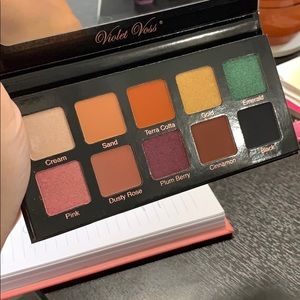 Violet Voss essentials pro palette - new !